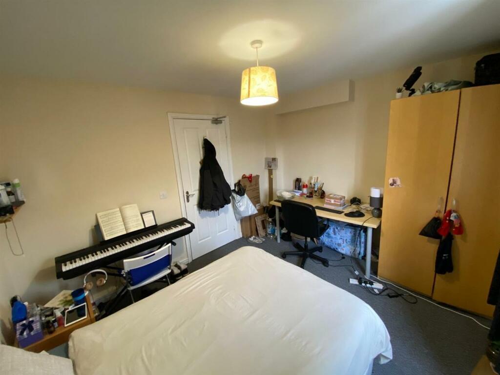 First Floor Bedroom/Lounge