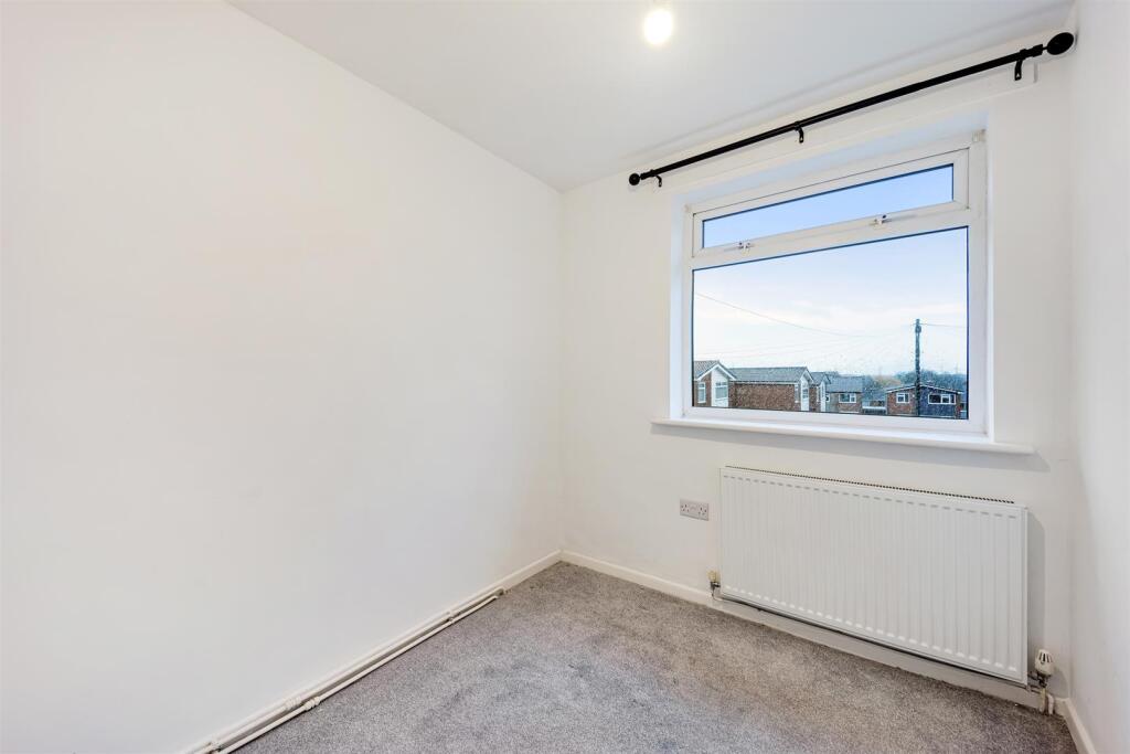 7 epping Close bedroom 3.jpg