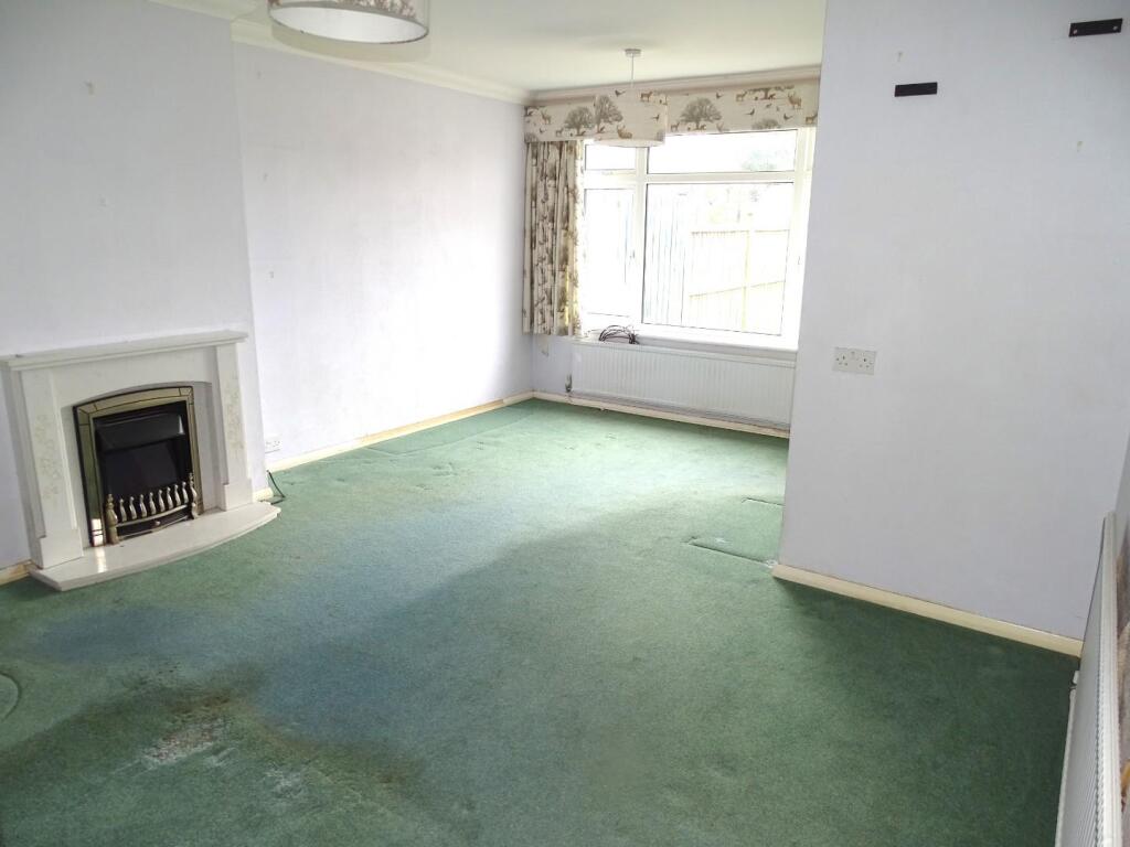 SITTING/DINING ROOM