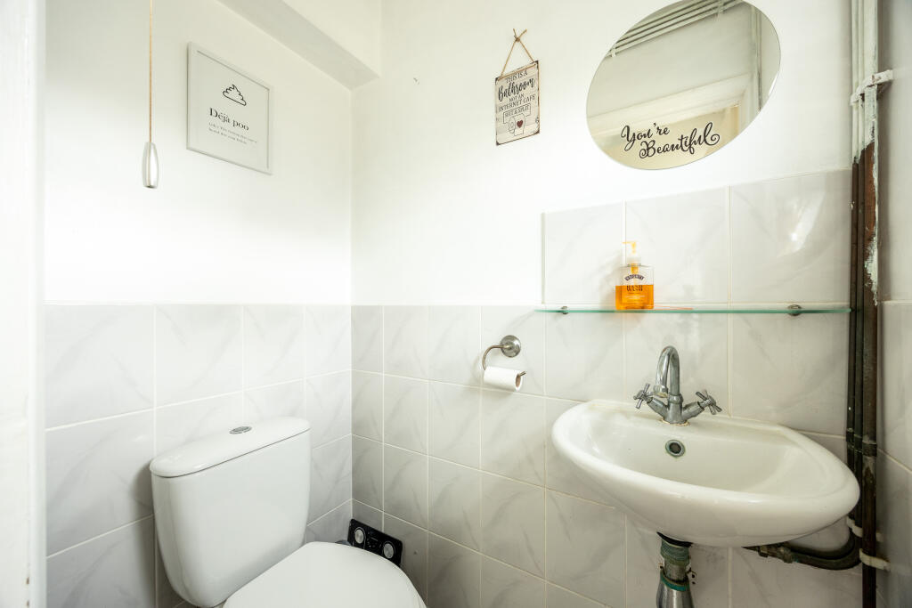 23 Buckingham Road, MK18 2QA-9