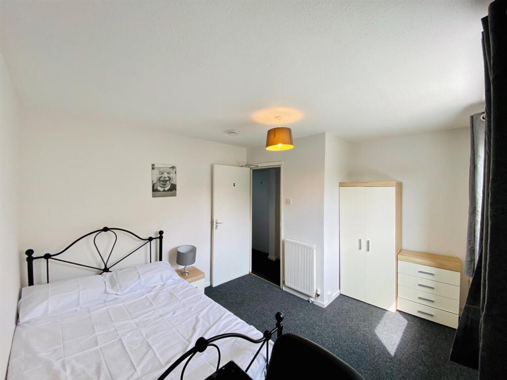 Room 4.jpg