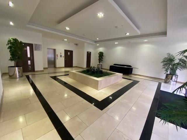 18 St Georges Court foyer.jpg