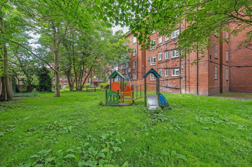 21 White&#39;s Square-11