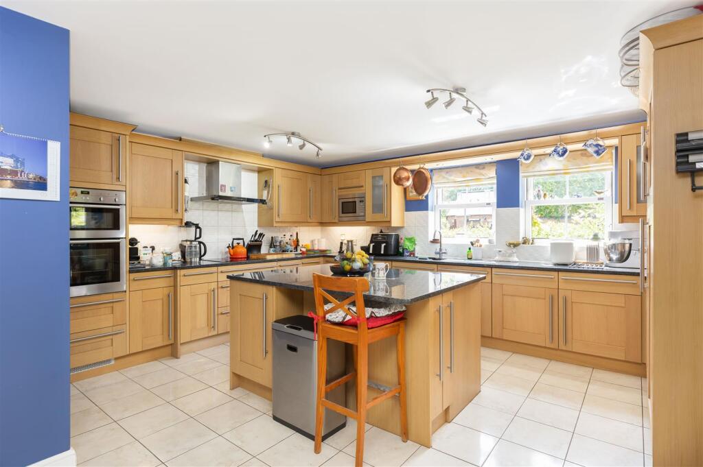 Kitchen/Breakfast Room