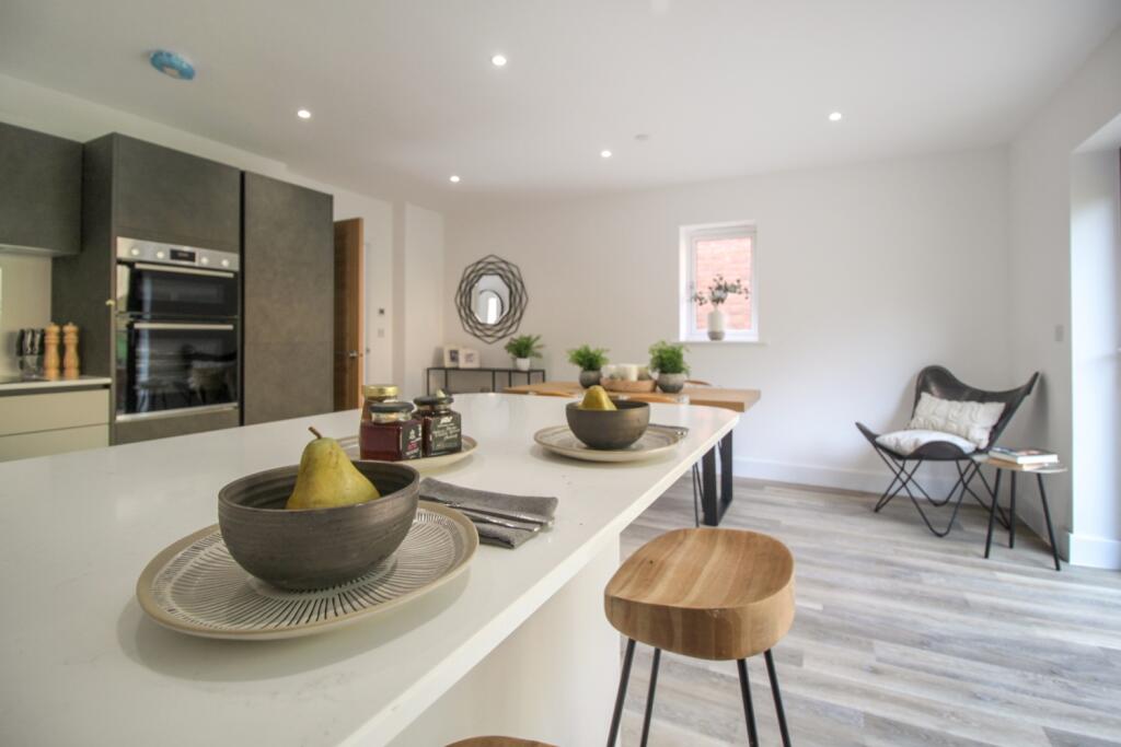 F16C6358-10AC-40D5-AB98-7F196CFE5F78