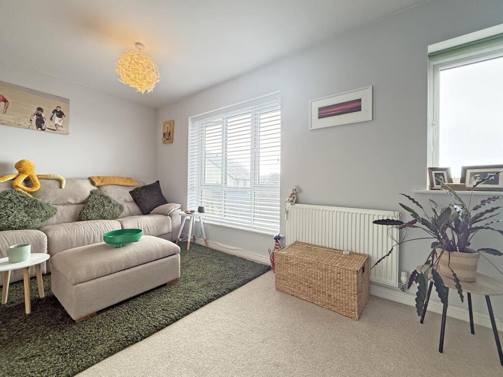 Coscombe Circus 25 - Living Room Two.jpg