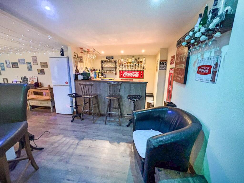 tlc_eecfa900-e1b0-447e-a1f0-bf5f2bc7299a_b1b3d84.j