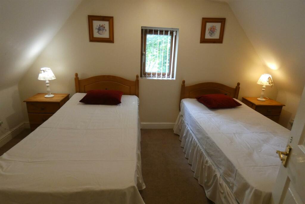 BEDROOM 2