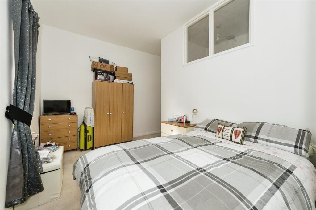 flat1yarfieldhallholbornhillmillomla185at01-13.jpg
