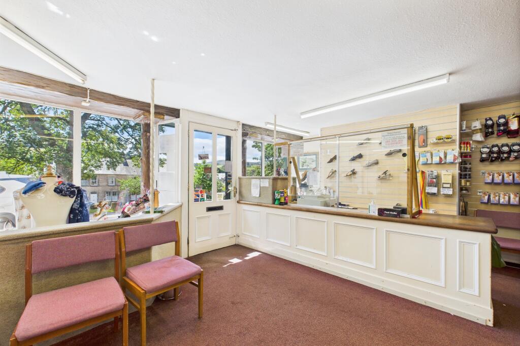 CAM04201G0-PR0094-STILL019