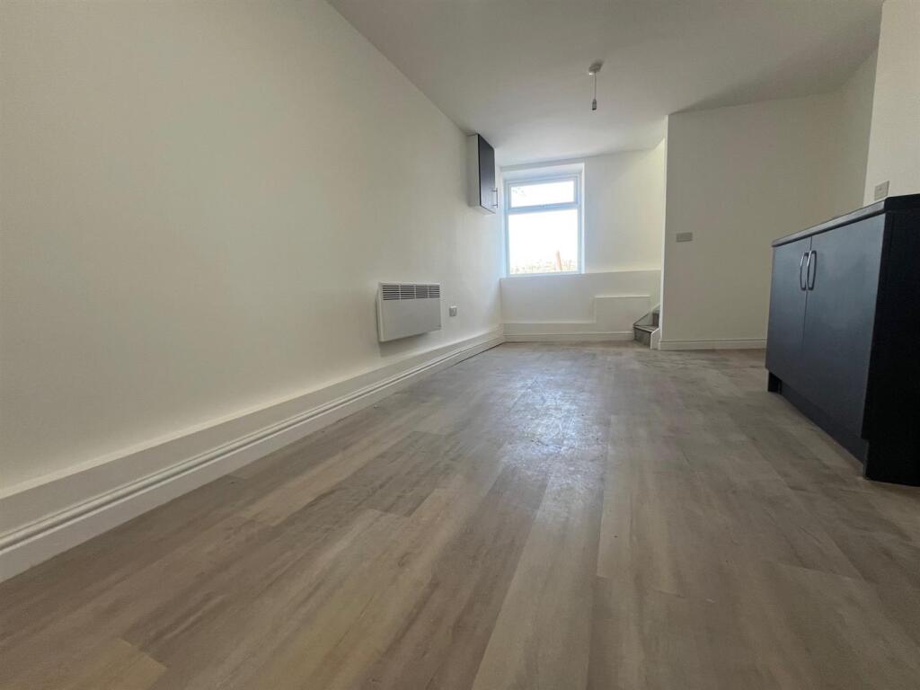 Flat1 living.jpg