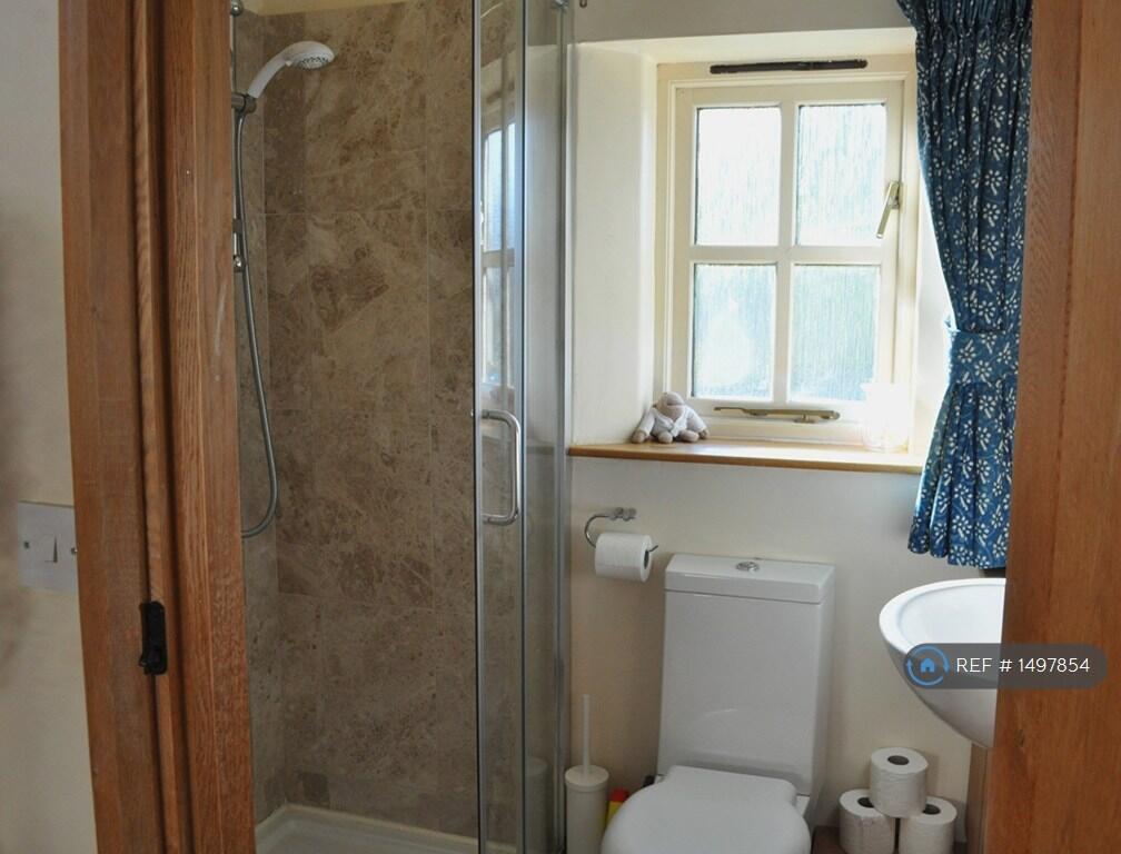 Second Bathroom (Ensuite)