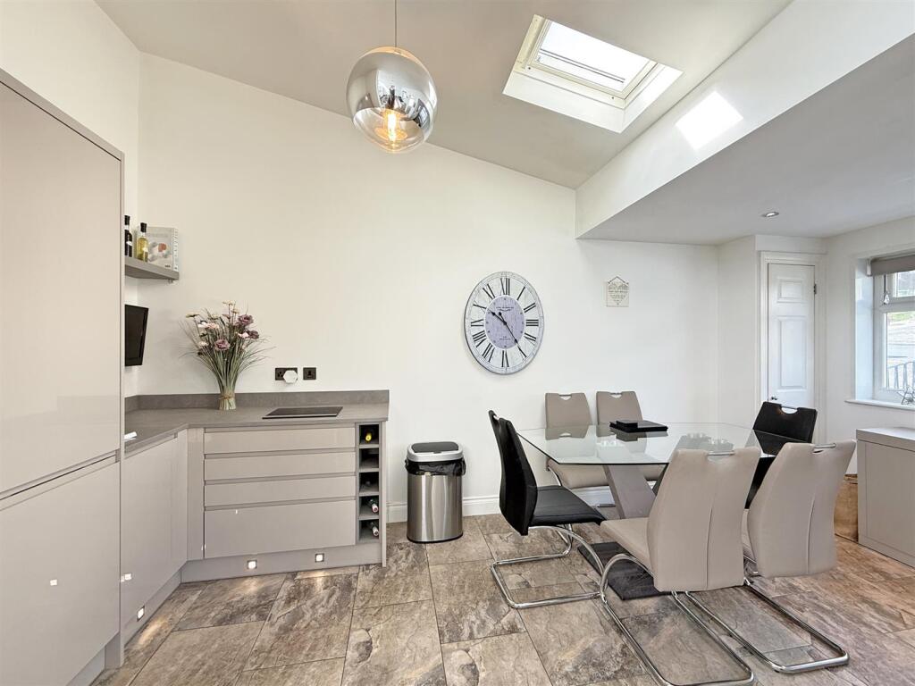 Erlstoke Close 81 - Dining.jpg