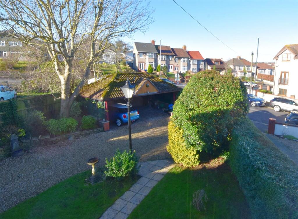 View to front of property.jpg