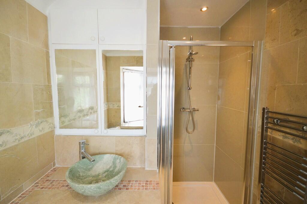 Private ensuite s...