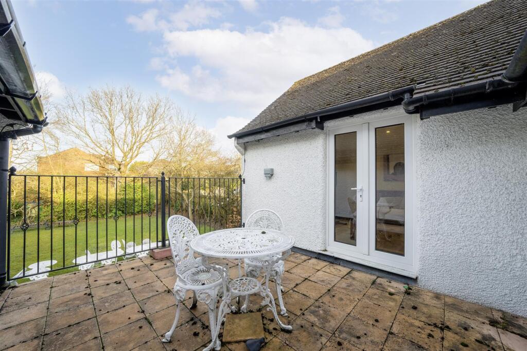 Davidson Frost-Wellings, DFW, Chiltern Avenue, Bus