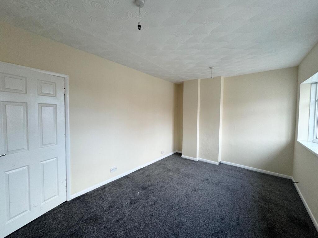 BEDROOM ( FRONT)