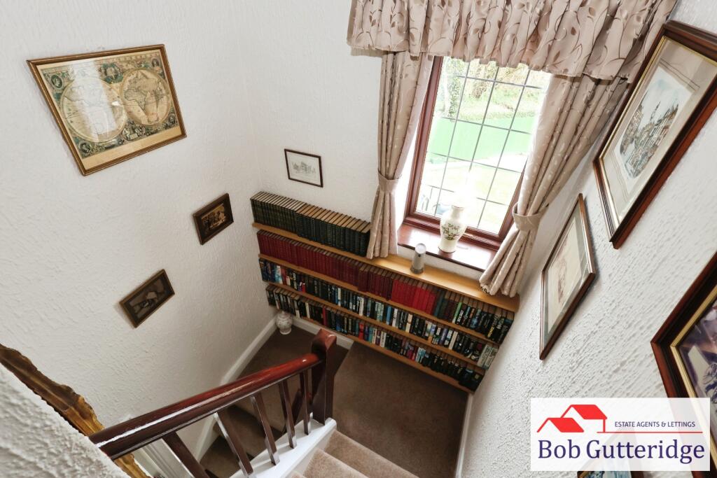 FIRST FLOOR LANDING