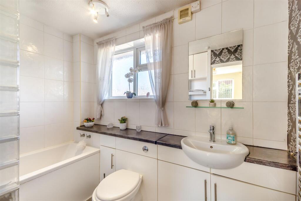 8664420-interior16.jpg