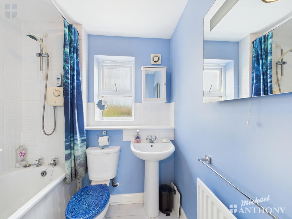 CAM03218G0-PR0615-STILL017