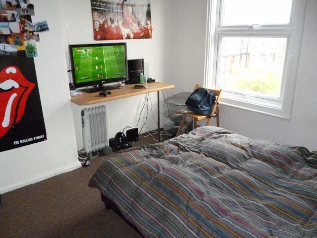 Cozy double bedroom featuring a comfortable dou...