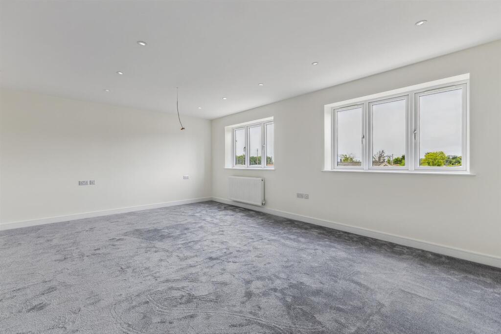 93575_Plot 2 The Squirells North St(16)_low.jpg