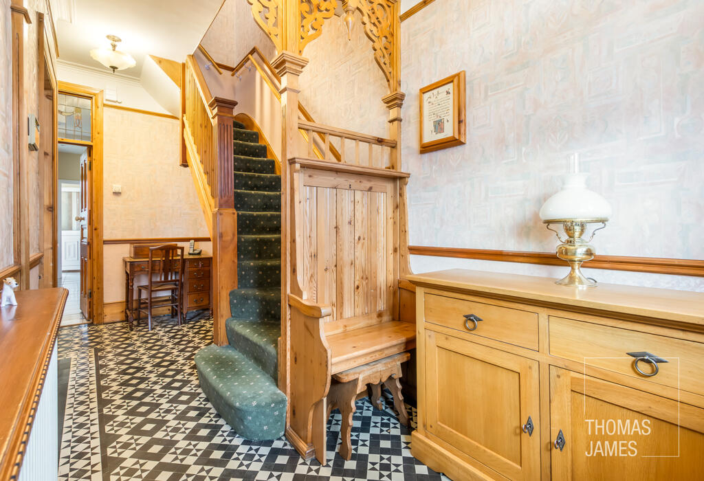 Berkshire Gardens, entrance hall