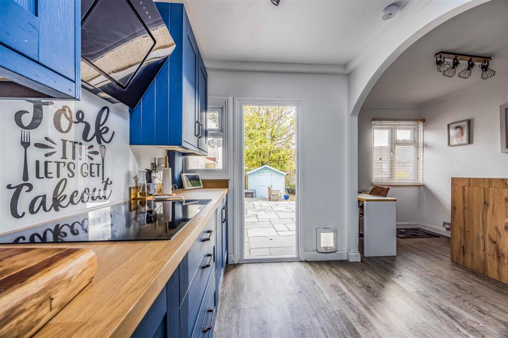 6 Stanford Close, Paulsgrove-Small-PorticoMarketin