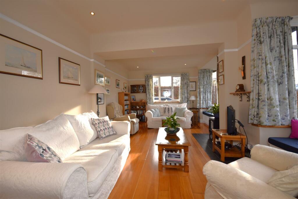 Living room..JPG