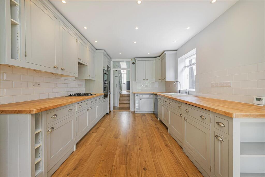 14 Montseratt Rd Kit 3.jpg