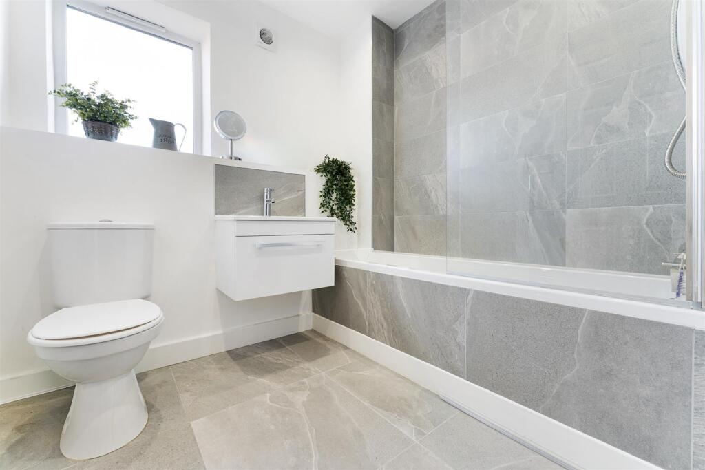 6 Lark Hill Court-18.jpg