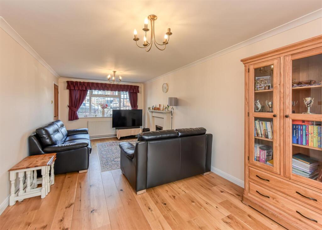 55 Woodcote Road-lounge4.jpg