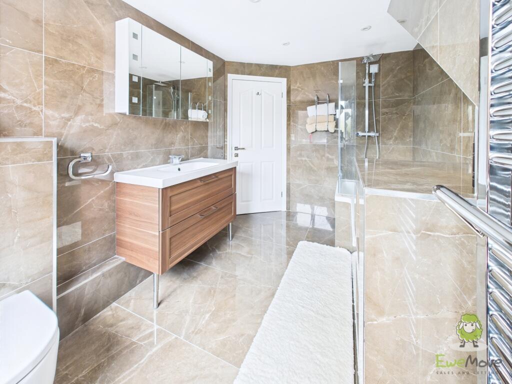 CAM01543G0-PR0142-STILL040