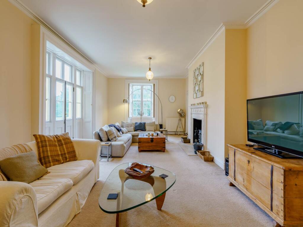 8483175-interior40