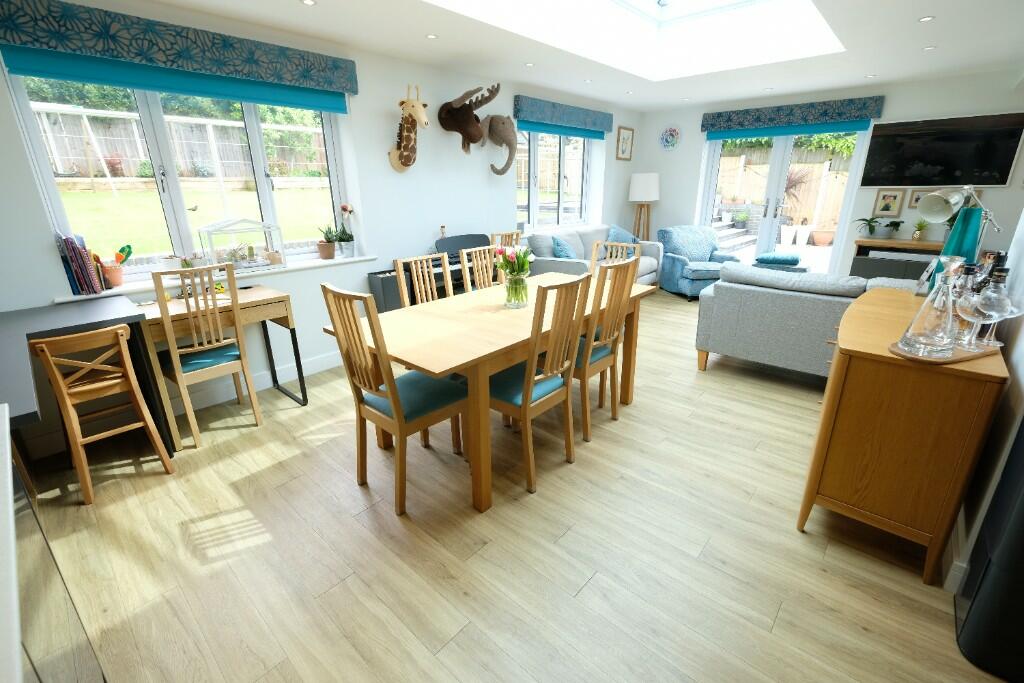 OPEN PLAN ROOM