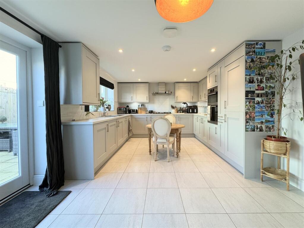 Kitchen Diner