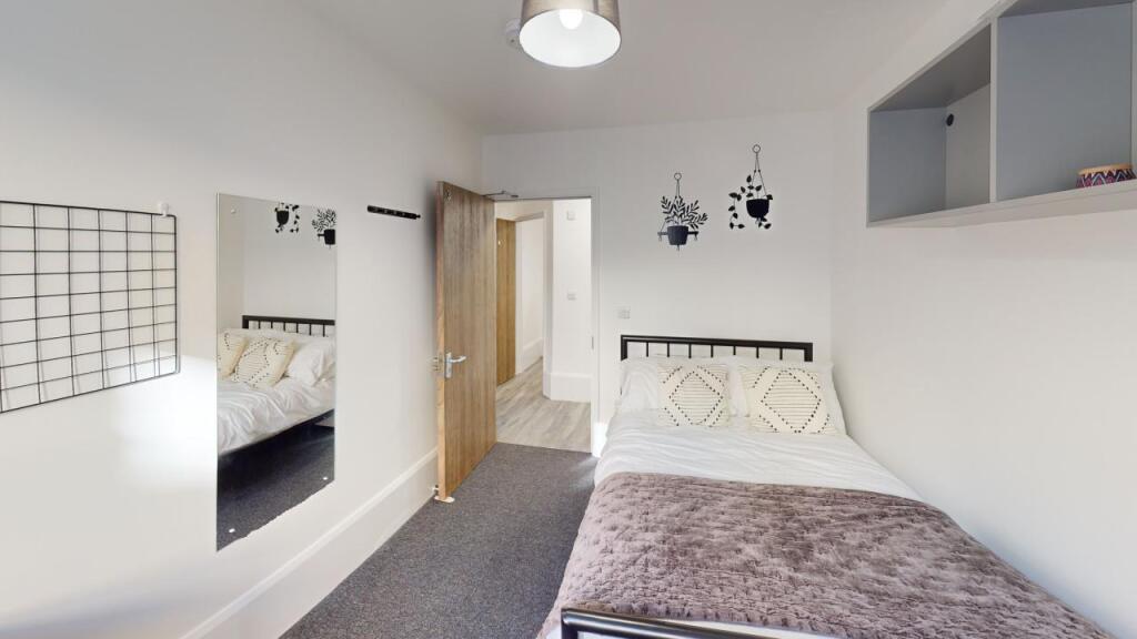 Flat-6-Piccadilly-Place-Bedroom-3 1.jpg