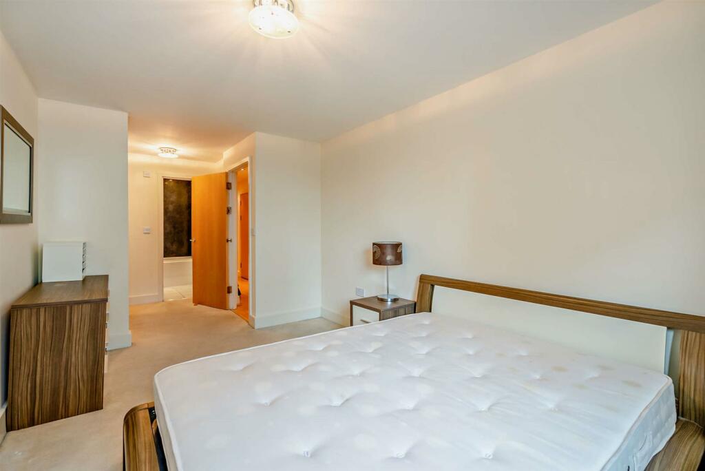 262 MH bed.jpg