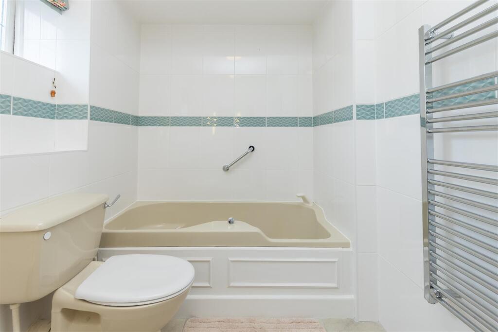 Master Bedroom - En Suite 2.jpg