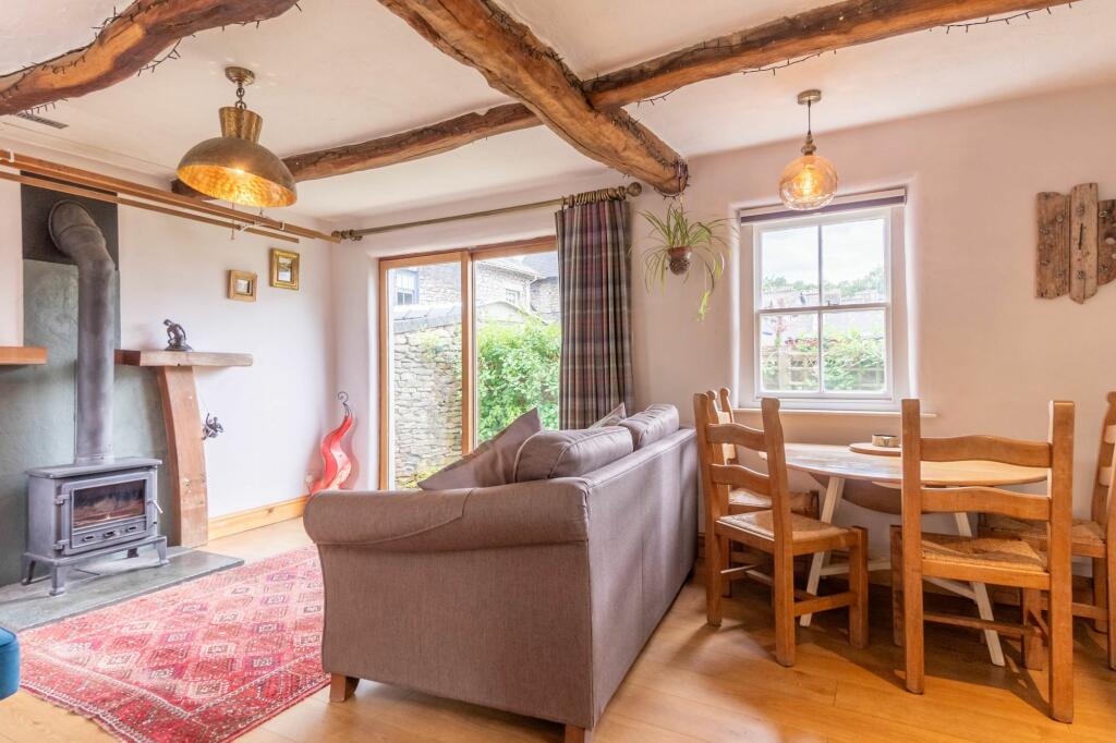 OPEN PLAN LIVING AREA