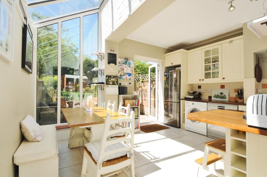 Kitchen/Breakfast...