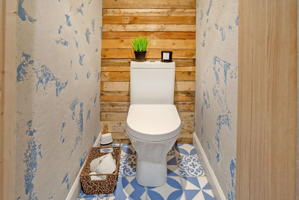 downstairs wc