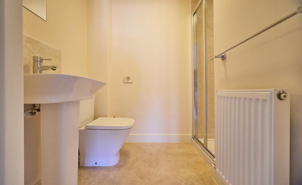 EN SUITE SHOWER ROOM