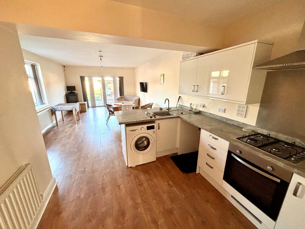 Open Plan Living Room/Kitchen