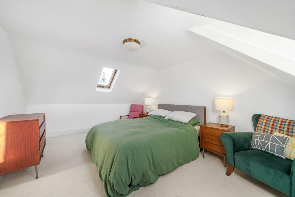 Bedroom 1.jpg