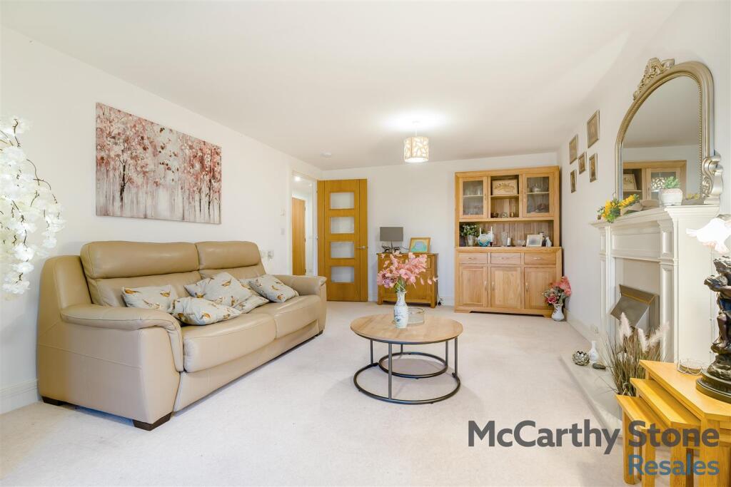 8670696-interior04.jpg