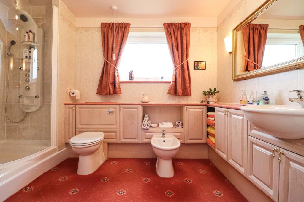 En-suite Bathroom