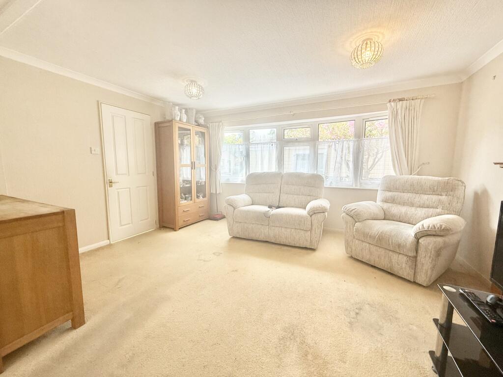 Lounge/Dining Rm