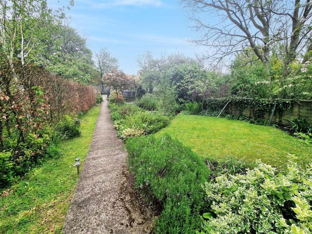 FRONT GARDEN