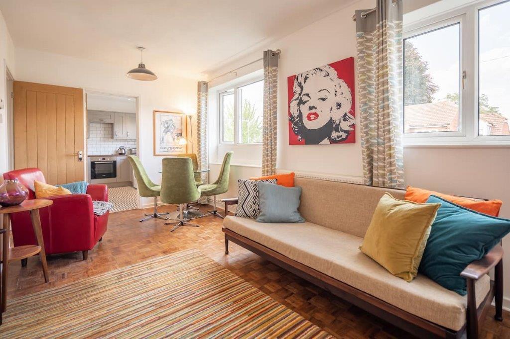 living room 3 aebfce62-95f5-4144-b595-4eae5b831da9
